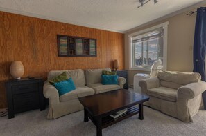 TV, fireplace - ML 340: Snowfall Hideaway - Comfy Vibes & View Lover’s Dream (Snowshoe)