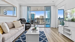 TV - Two-Bedroom Apartment with Water View (SURFERS PARADISE)