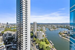 Exterior - Two-Bedroom Unit with Water View - Q-Stay (SURFERS PARADISE)