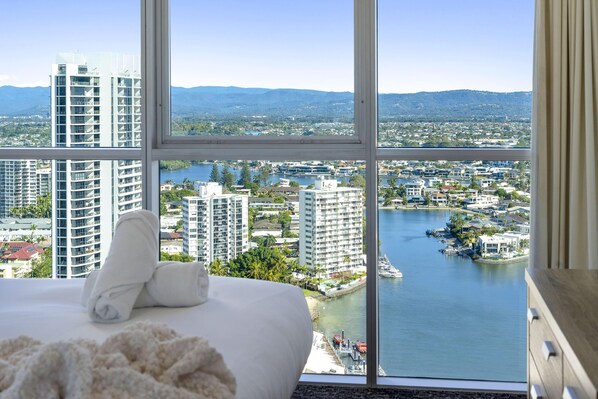 2 bedrooms, iron/ironing board, free WiFi, bed sheets - Two-Bedroom Unit with Water View - Q-Stay (SURFERS PARADISE)