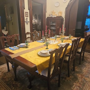 Se ofrece un desayuno completo todos los días (por un coste adicional)
