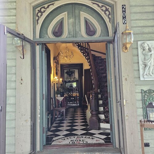 1873 Victorian Rose B & B