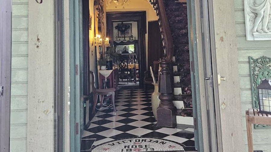 1873 Victorian Rose B & B