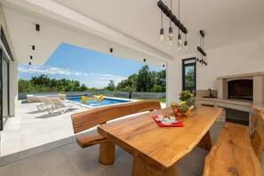 Outdoor dining - Villa MaEm (Juršići)