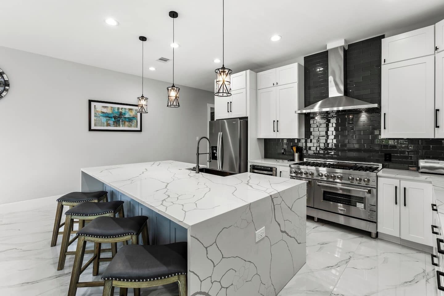 Refrigerador, microondas, horno y parrilla de estufa 