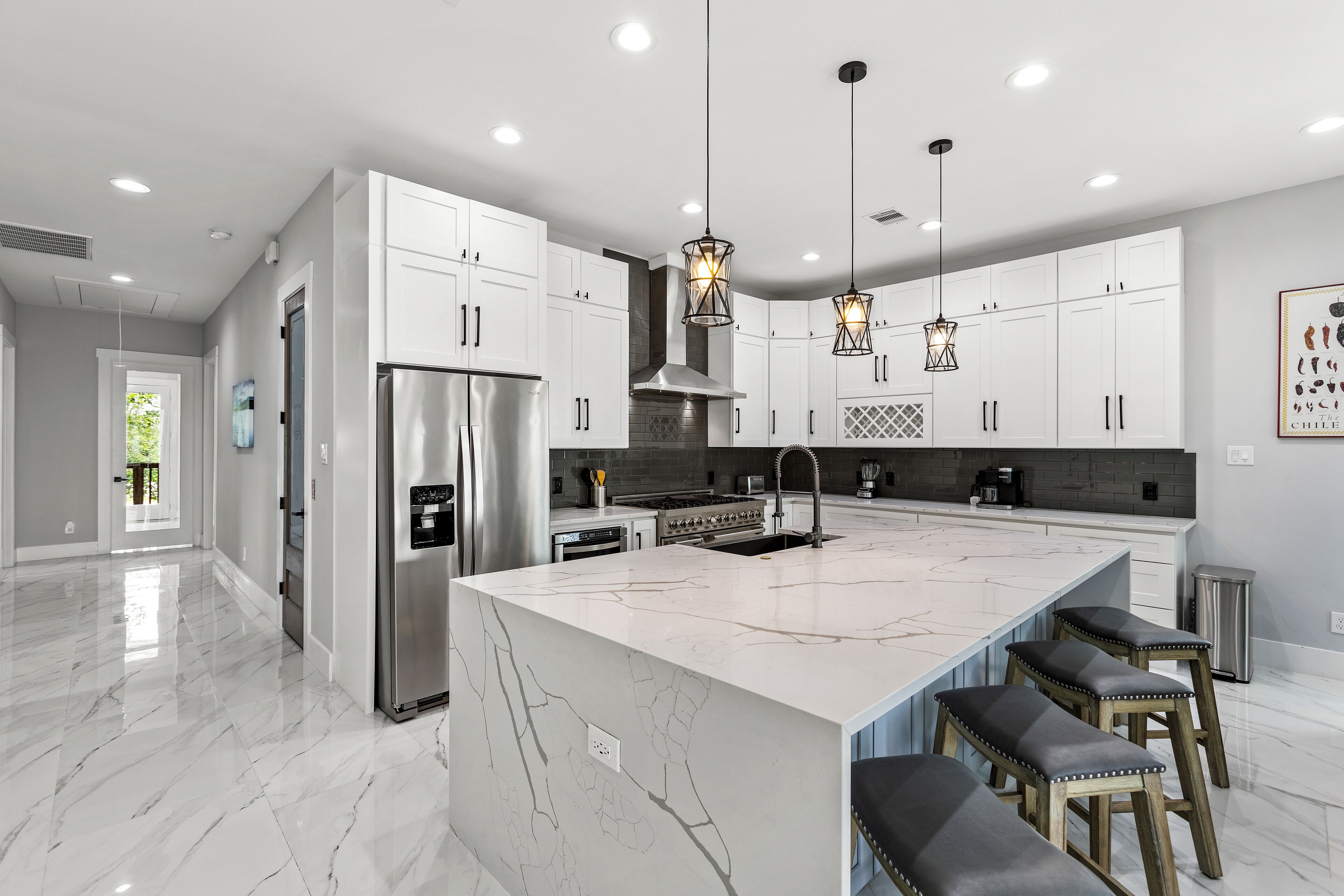 ثلاجة، ميكروويف، فرن، موقد طهي مسطح