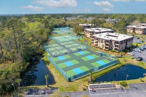 Sport court - Modern Ocean Villa C125: Steps to Beach & Pool (Hilton Head Island)