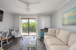 Een televisie en een kantoor