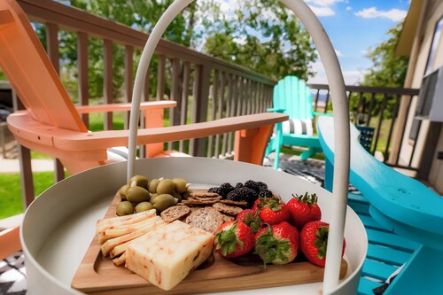 Family Friendly Condo w/POOL, 4 miles to Pearl St / Flatirons & Hiking