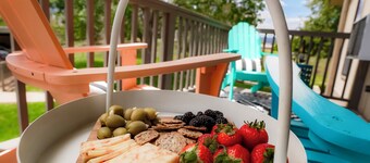 Family Friendly Condo w/POOL, 4 miles to Pearl St / Flatirons & Hiking