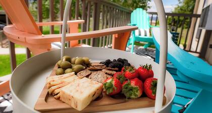 Family Friendly Condo w/POOL, 4 miles to Pearl St / Flatirons & Hiking