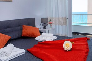 2 chambres, fer et planche à repasser, Wi-Fi gratuit, draps fournis