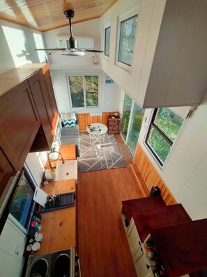 Electric kettle, toaster, cookware/dishes/utensils, dining tables