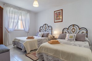7 bedrooms, free WiFi, bed sheets - Country Home 'Casa Pita' with Private Terrace, Private Garden and Wi-Fi (San Justo De La Vega)