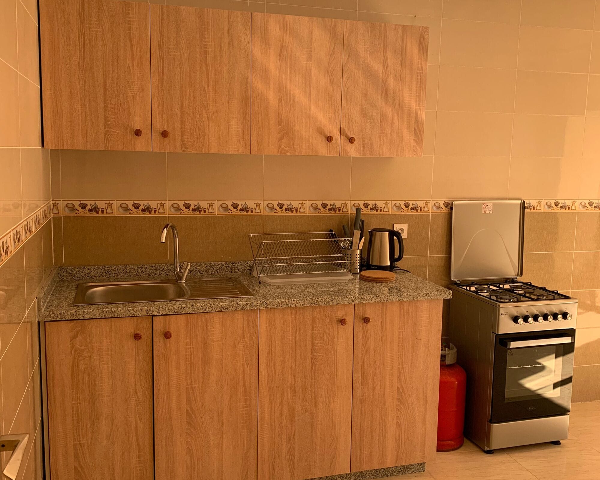 Full-size fridge, microwave, stovetop, dining tables