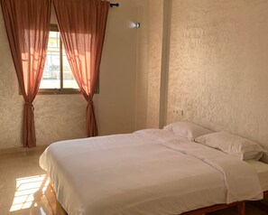 Premium bedding, memory-foam beds, laptop workspace, free WiFi - Locanda Residence (Saâda)