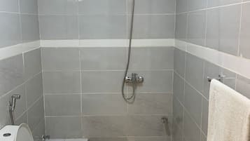 Dusche, Handtücher, Seife, Toilettenpapier