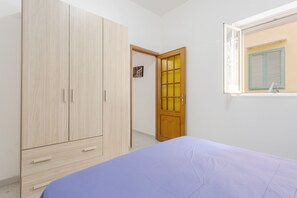 2 bedrooms, free WiFi, bed sheets - Holiday Home 'Angolo Giò-Ale' with Wi-Fi and Air Conditioning (Palermo)
