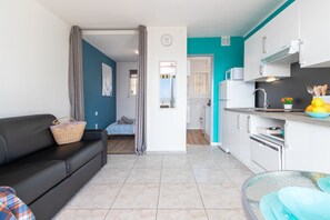 TV - Apartment 'Bella Mar' with Sea View, Private Terrace and Air Conditioning (L' ESCALA)