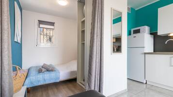 1 slaapkamer, een strijkplank/strijkijzer, beddengoed