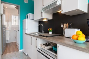 Fridge, microwave, stovetop, dishwasher - Apartment 'Bella Mar' with Sea View, Private Terrace and Air Conditioning (L' ESCALA)