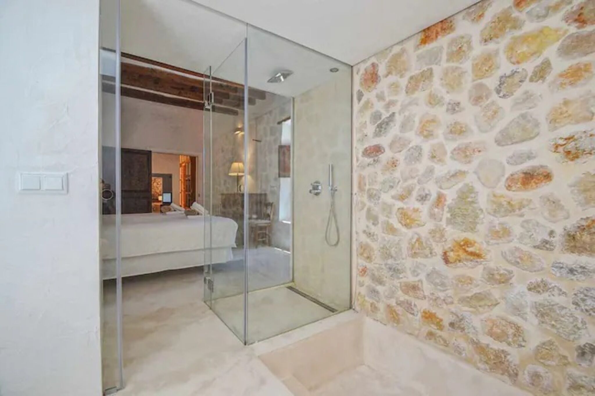 5 soverom, strykejern/-brett, wi-fi (inkludert) og sengetøy