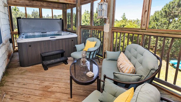 Outdoor spa tub - Soundside, Canal Front! Water views!, 4x535, The 4x4 Leaf Clover (Corolla)