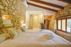 3 chambres, fer et planche à repasser, Wi-Fi gratuit, draps fournis