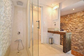 Dusche, Haartrockner, Handtücher