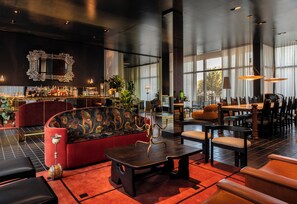 Breakfast, lunch, dinner served; American cuisine - Hotel Saint Augustine (Houston)