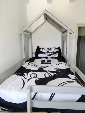 7 bedrooms, iron/ironing board, WiFi, bed sheets