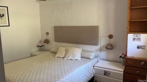 7 bedrooms, iron/ironing board, WiFi, bed sheets
