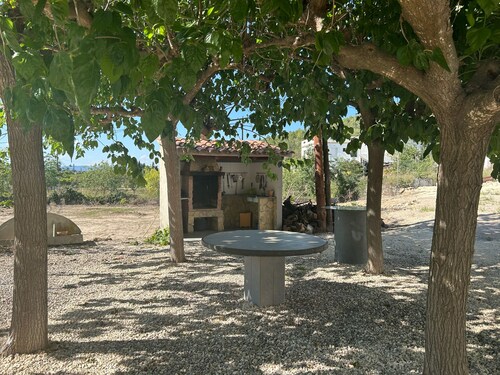 Masia Bernat: Antigua Masía en la Naturaleza Para Grupos