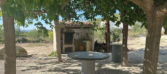 Masia Bernat: Antigua Masía en la Naturaleza Para Grupos