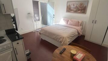 1 bedroom, iron/ironing board, WiFi, bed sheets