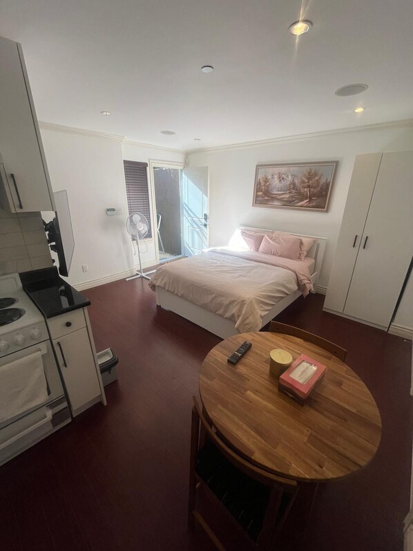 1 chambre, fer et planche à repasser, Wi-Fi, draps fournis