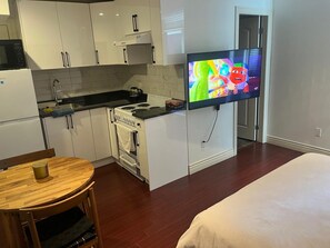 1 chambre, fer et planche à repasser, Wi-Fi, draps fournis