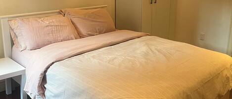 1 室のベッドルーム、アイロン / アイロン台、WiFi、ベッドシーツ