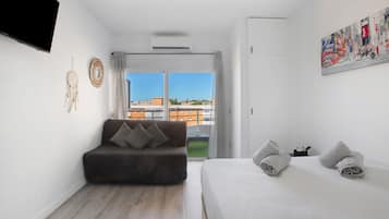 Iron/ironing board, free WiFi, bed sheets