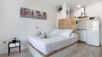 Iron/ironing board, free WiFi, bed sheets