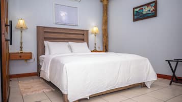 1 habitación, tabla de planchar con plancha, wifi y ropa de cama