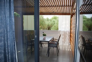 Outdoor dining - Beautiful new apartment only 2 minutes walk from the sea... (Sveti Filip i Jakov)