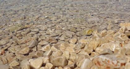 Beautiful new apartment only 2 minutes walk from the sea...