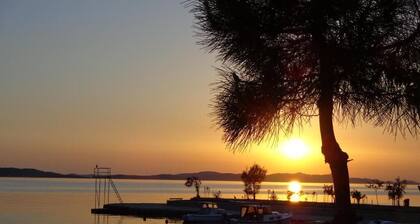 Beautiful new apartment only 2 minutes walk from the sea...