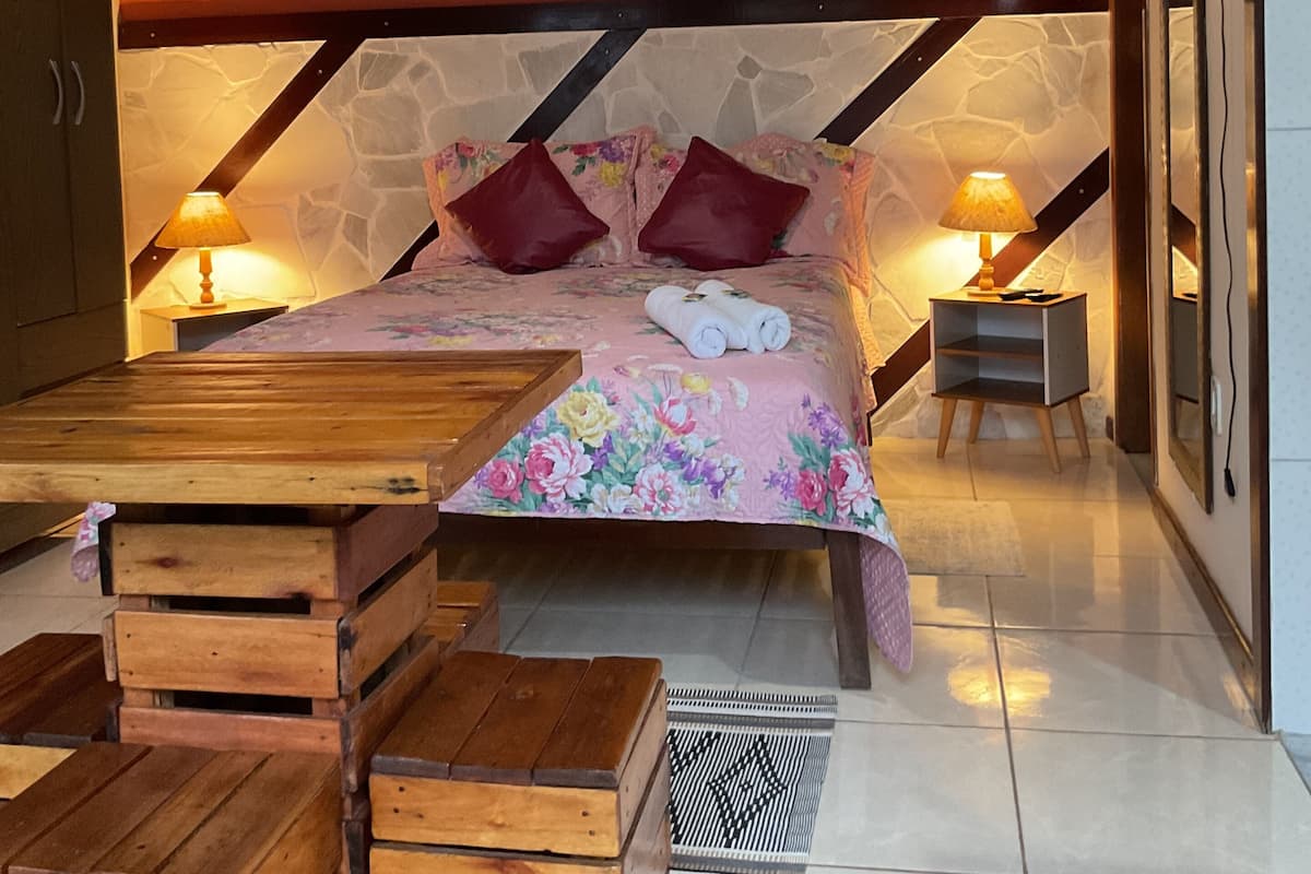 1 bedroom, bed sheets