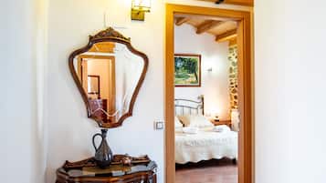 4 室のベッドルーム、アイロン / アイロン台、WiFi (無料)、ベッドシーツ