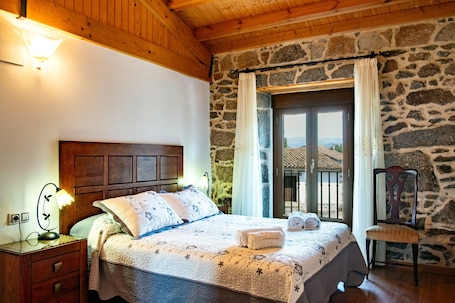 4 bedrooms, iron/ironing board, free WiFi, bed sheets. Country House 'Casa Rural Del Tormes' with Mountain View, Private Terrace and Private Garden