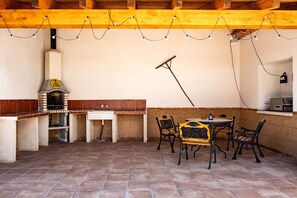 Outdoor dining - Country House 'La Carbonera 1' with Private Terrace, Wi-Fi and Air Conditioning (Alaejos)