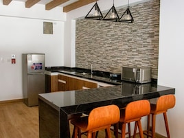 1 habitación, minibar, wifi gratis y ropa de cama