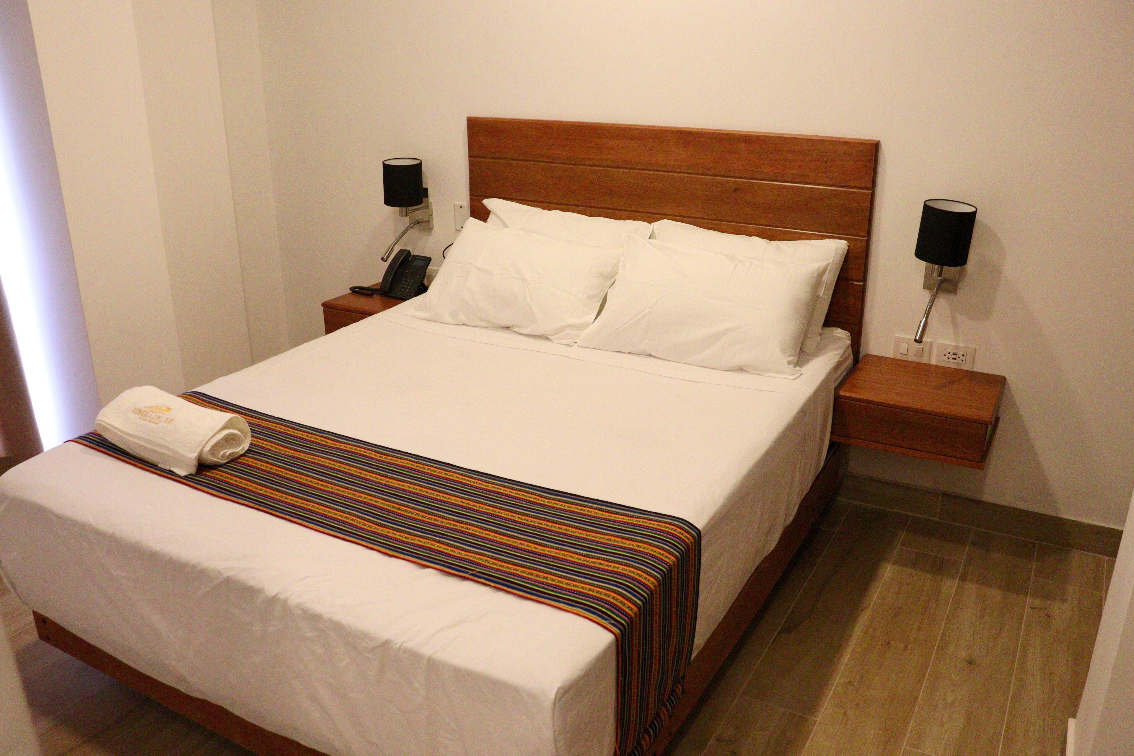 Appartamento Deluxe, 1 letto queen, vista fiume | 1 camera, minibar, Wi-Fi gratuito, lenzuola